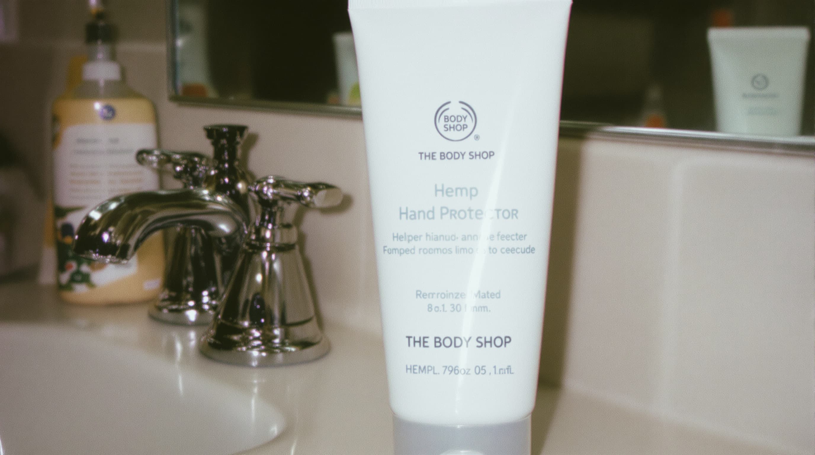The Body Shop hemp hand protector tube